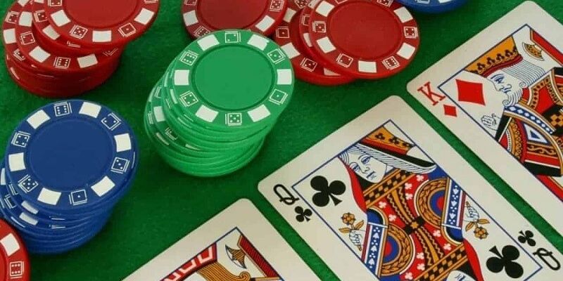 Tứ quý có chặt được đôi heo không?